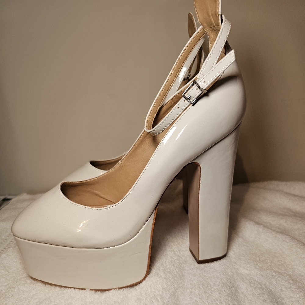 SCHUTZ Renee Paten Pump sz 8 white. Never worn